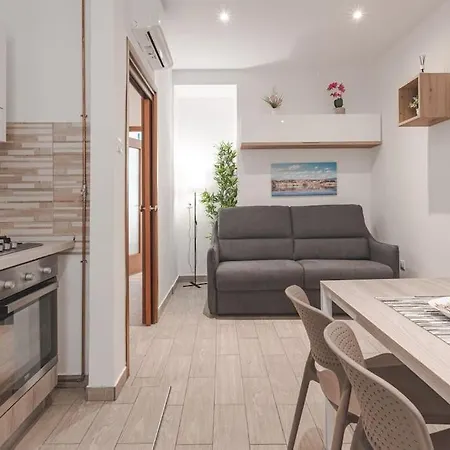 10 Minuti Dal Mare E Dalla Stazione - Relaxhouse טריאסטה